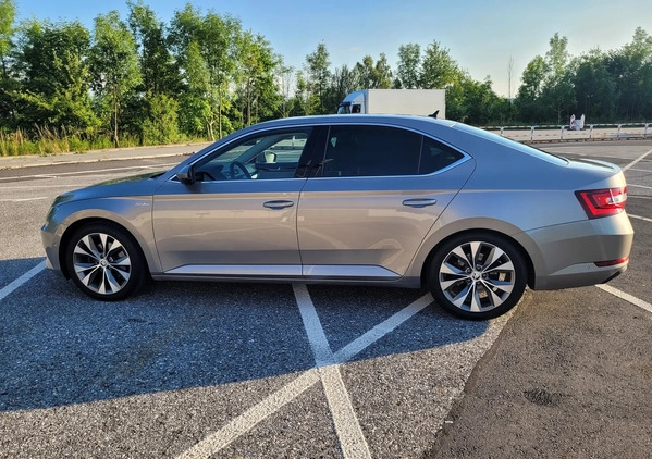 Skoda Superb cena 68000 przebieg: 268000, rok produkcji 2015 z Cieszyn małe 781